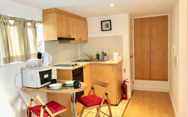 HFS Studio Next To Hydepark L14