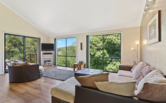 Ravensbourne Escape- Quingilli