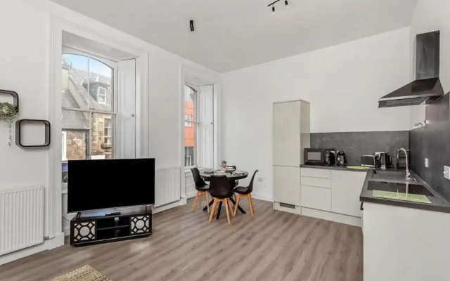 Cosy Apartment - Sleeps 4 & Stunning Views