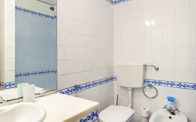 Lovely 2 Bedroom Duplex Apt w Terrace in Cascais