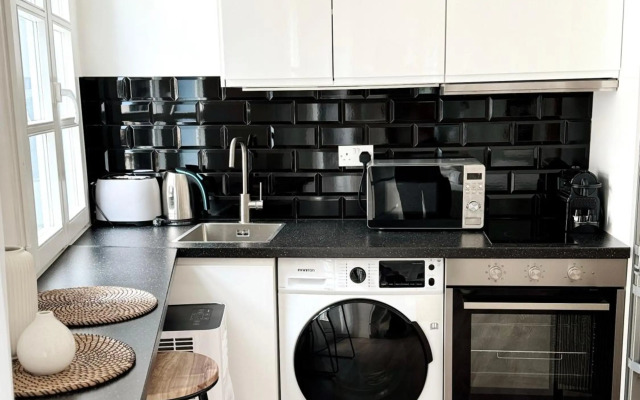 Stylish City Centre Studio with Private Patio - Grand Central House