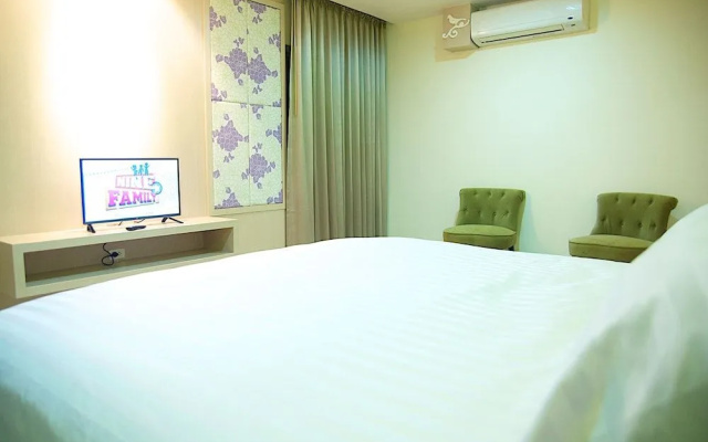 Jolly Suites and Spa Petchkasem