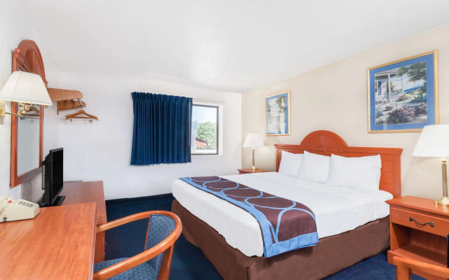 Super 8 by Wyndham Montgomery Maybrook