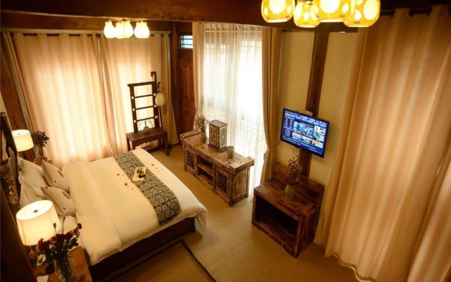 Shangri La E outfitting Hostel