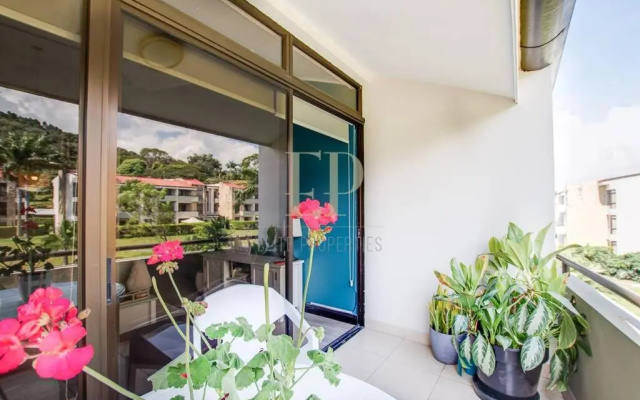 Modern PENTHOUSE w view, office space, pool, gym, tennis