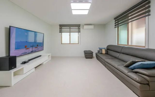 Yeosu Family House Private Pension