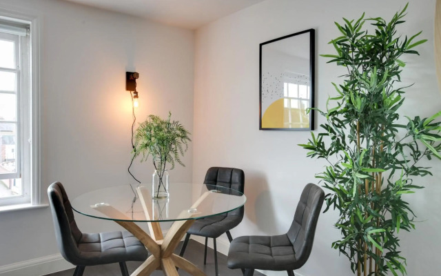 Beautiful Chelmsford Apartment - Free Parking