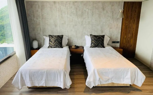 TWO Easy Inn