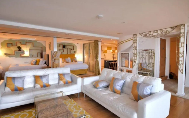 Largigi offering two amazing panoramic sea front apartments
