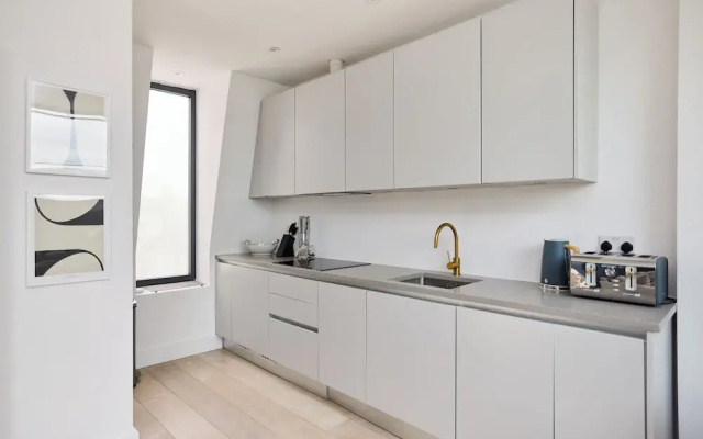 The Skylight One-Bed at Elspeth Road