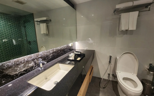Montana Hotel & Residence