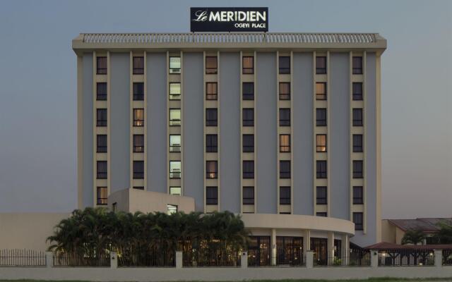 Отель Le Meridien Ogeyi Place вид на фасад