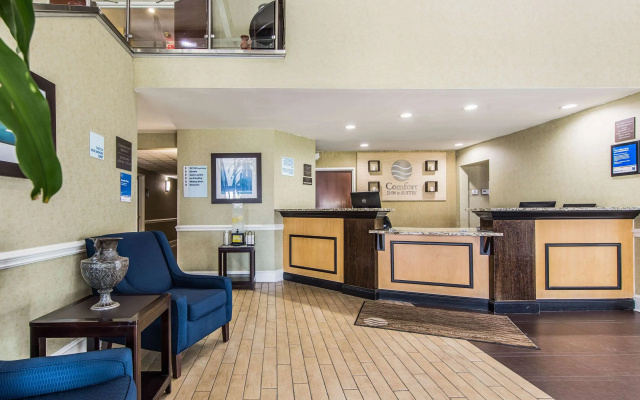 Comfort Inn & Suites Greenwood near University