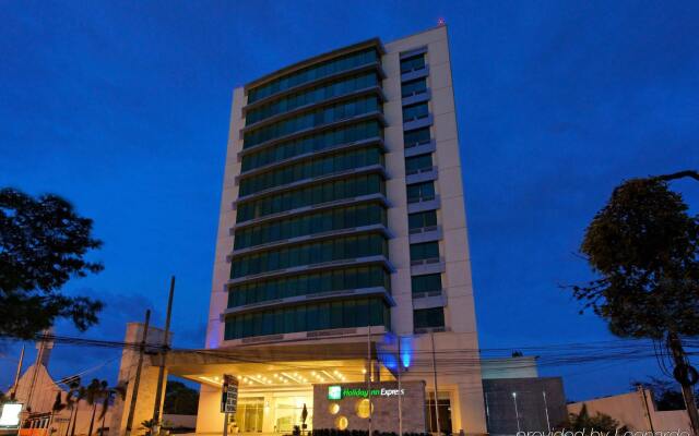 Отель Holiday Inn Express San Pedro Sula вид на фасад
