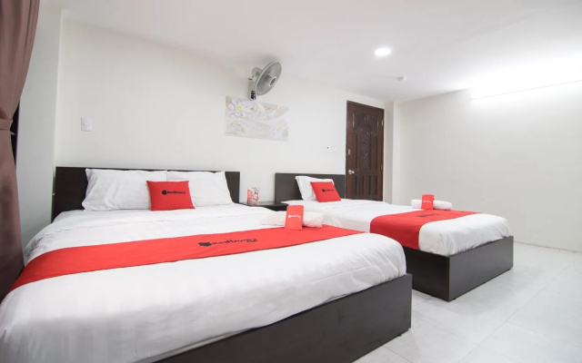 Ngoc Trinh Hotel by RedDoorz