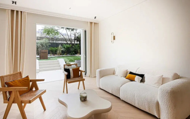Sumptuous Apartment With Garden / Arc de Triomphe