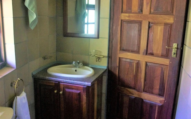 Family Lodge in Natural African Bush - 2115