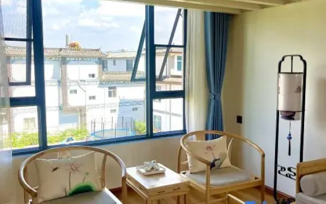 Lawn | Juean Caoping Dujia Garden Homestay (Erhai Longkan Wharf)