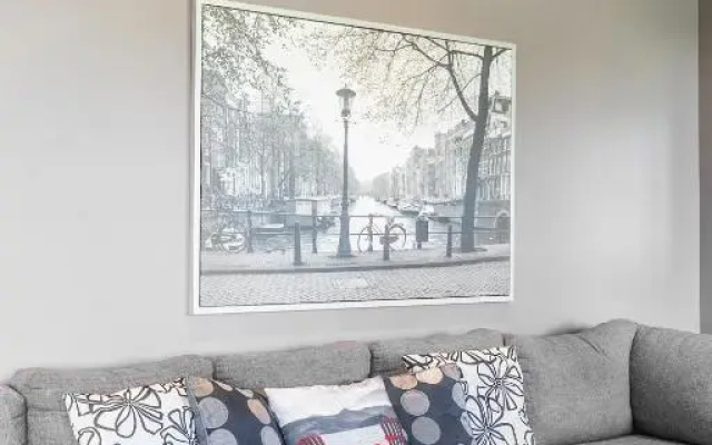 Beautiful Family Villa, Pond Facing with Huge Backyard