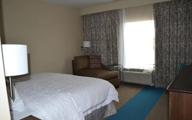 Flag Point Inn & Suites Pratt By Fairbridge