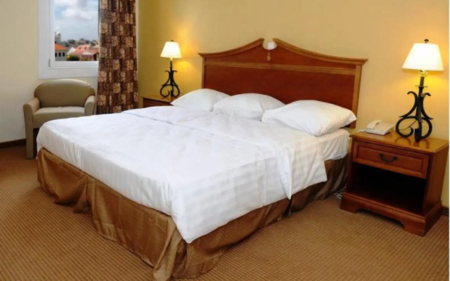 E M City Hotel Curacao