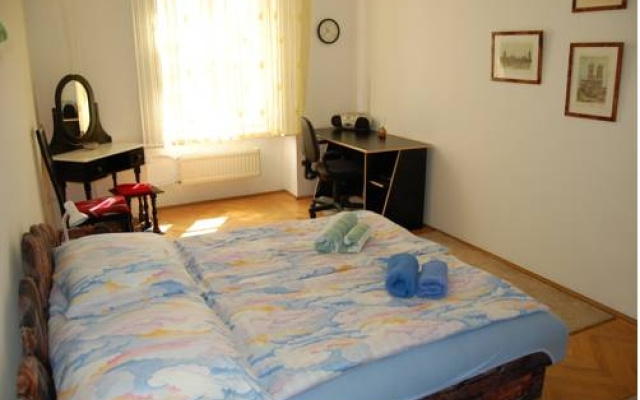 De Niro Apartment