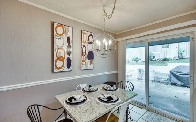 3 Mi to Dtwn Montgomery: Quiet Family Getaway!