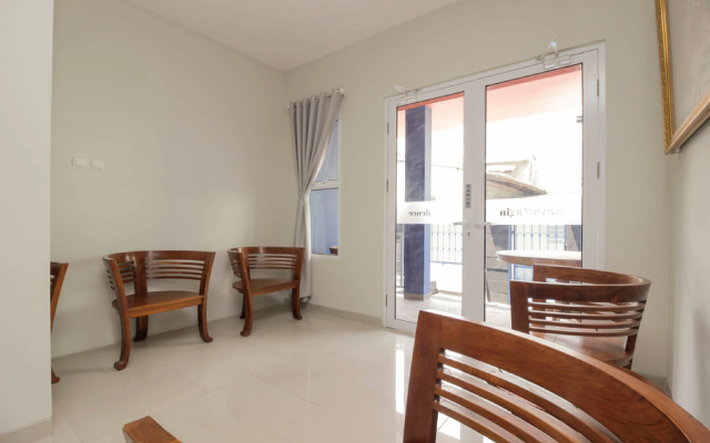 RedDoorz Syariah near Metropolitan Mall Bekasi