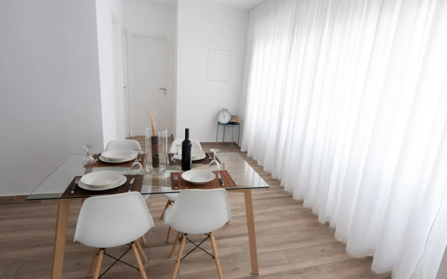 Stylish spacious apartment in Palaio Faliro (C1)