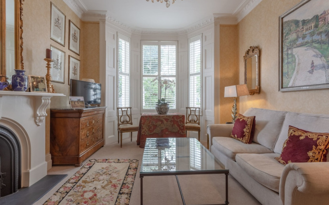 Elegant Apartment in Central Kensington