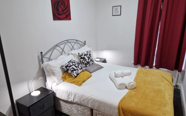 Birtley's Diamond 3 bed Apt, Sleeps 6 Guests