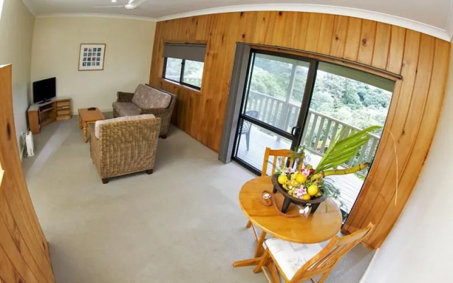 The Bounty Lodge