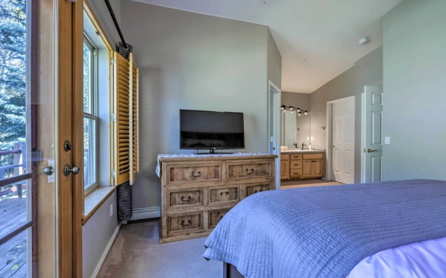 Cozy Carbondale Escape w/ Deck & Grill!