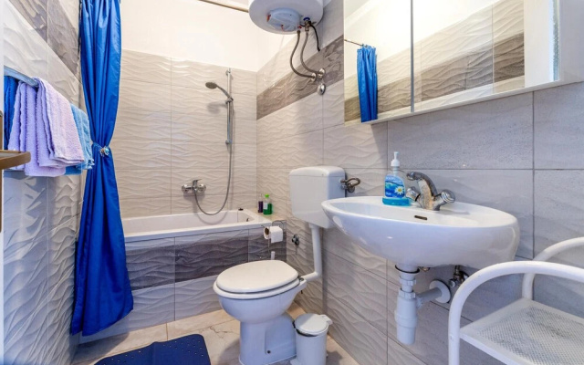 Stunning Apartment in Podstrana With 2 Bedrooms and Wifi