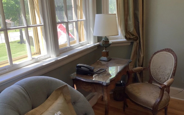 Manoir Chamberland (Adults Only, No Pets)
