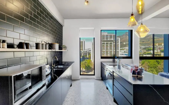 Stylish Studio Apartment with Rooftop Pool!