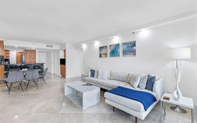 3 Bedroom Condo With Balcony View