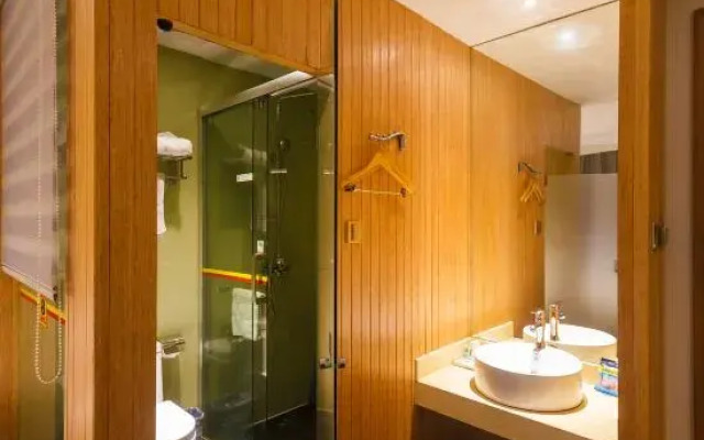 Elong ME Hotel (Hangzhou Huafeng Road Subway Station)