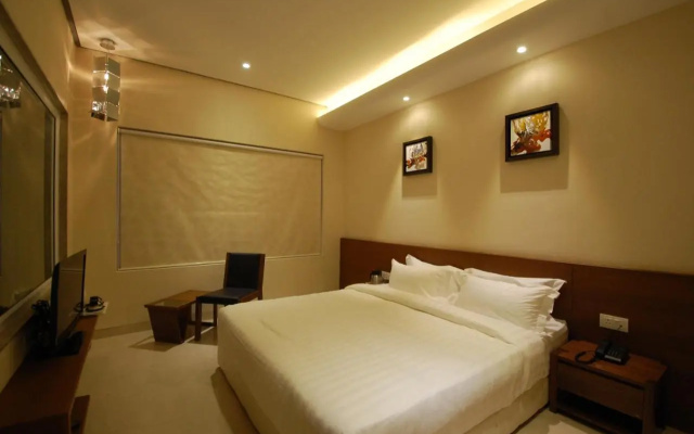 Click Hotel Sapphire Star Indore