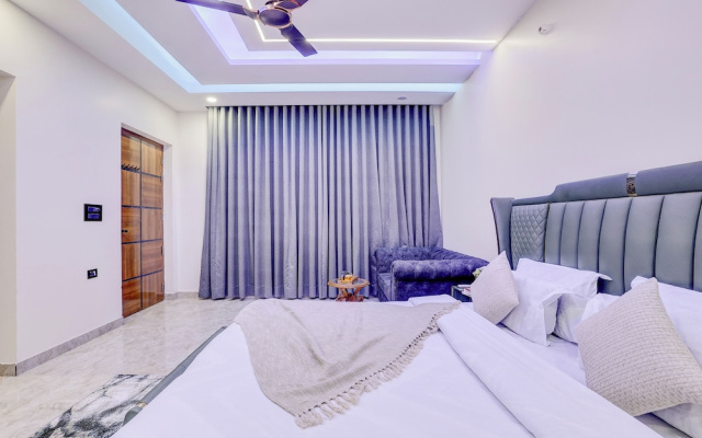 ELIVAAS Amaltas 4BHK Hideaway With Pool