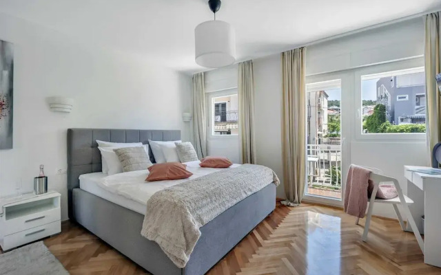 Elegant Tranquil Okrug Gornji Apartments