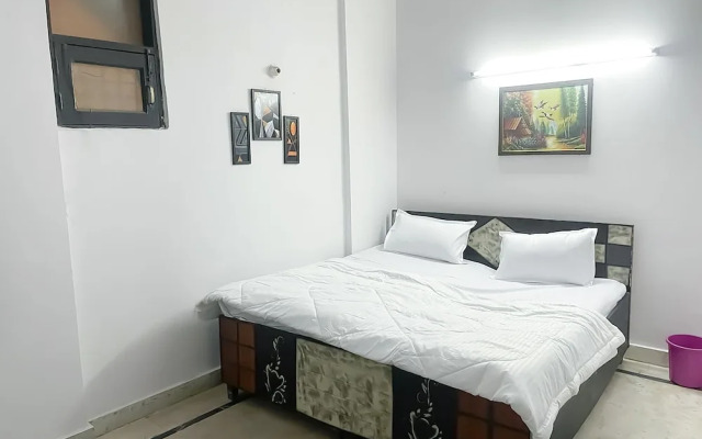 Roomshala 170 Hotel Aura