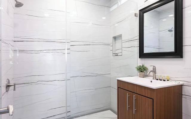 Chic City Apt Near Americana Glendale