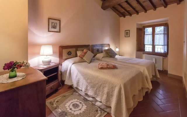 Attractive Apartment in Typical Tuscan Style
