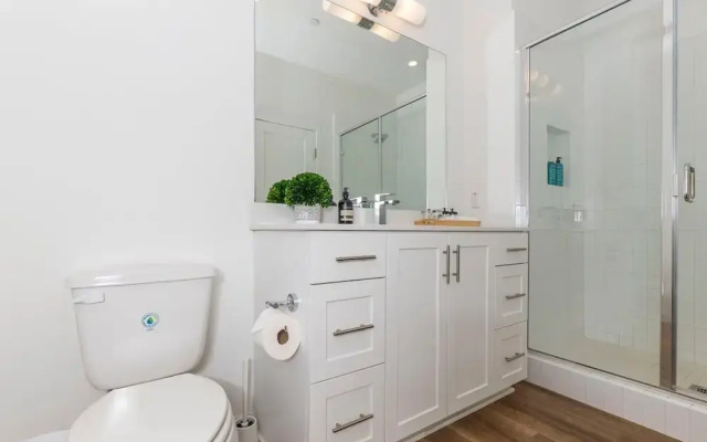 Central Location Cozy Private Bedroom w Bathroom