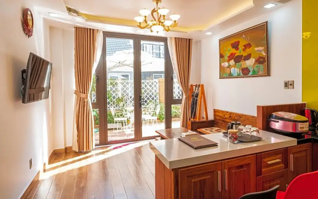 La Fleur Premium Central Apartment