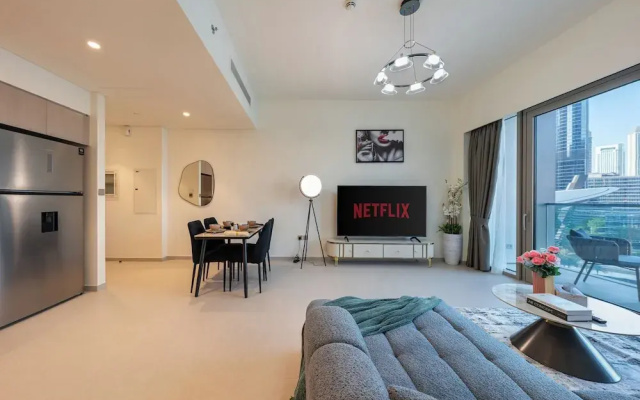 Luxury Stay with Burj views