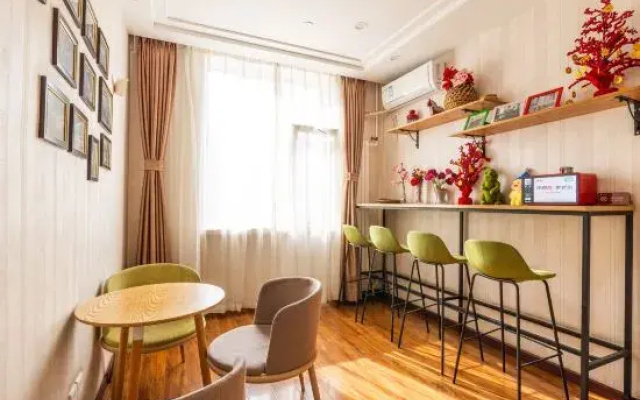 Jintai Home (Jianguomen Subway StationBeijing Railway Station)