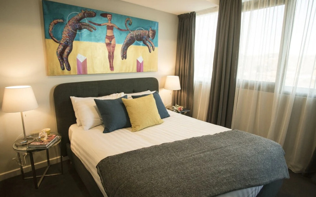 Greenwich Apartment