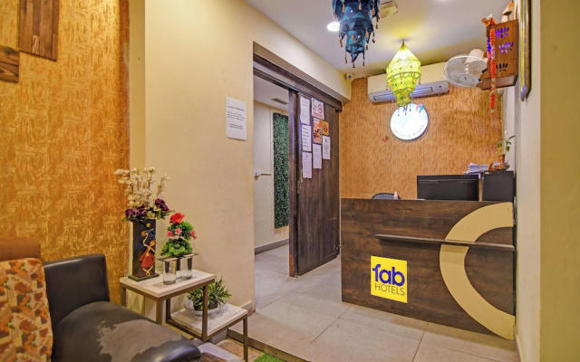 Fabhotel The Crown Aura